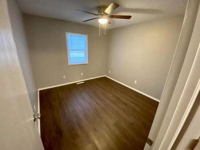 Building Photo - 2013 S 5th St