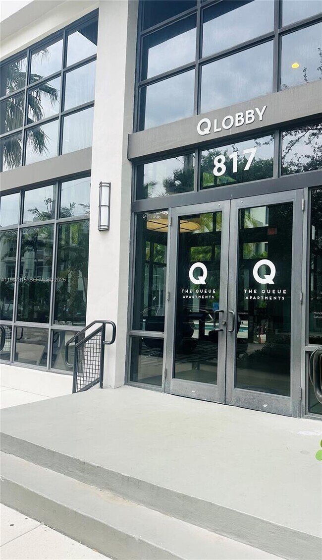 Building Photo - 817 SE 2nd Ave