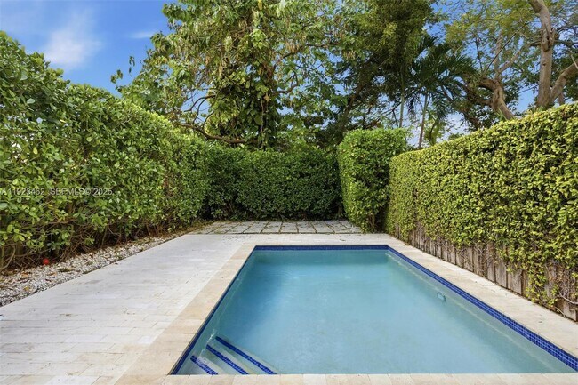 Building Photo - 2852 SW 32nd Ct