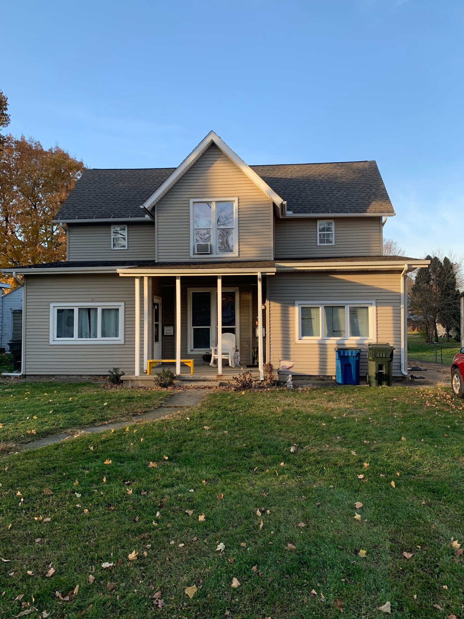 Side by side duplex - 121 E Jackson St