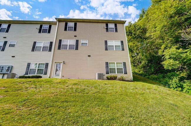 Building Photo - 1101 N Byrne Rd