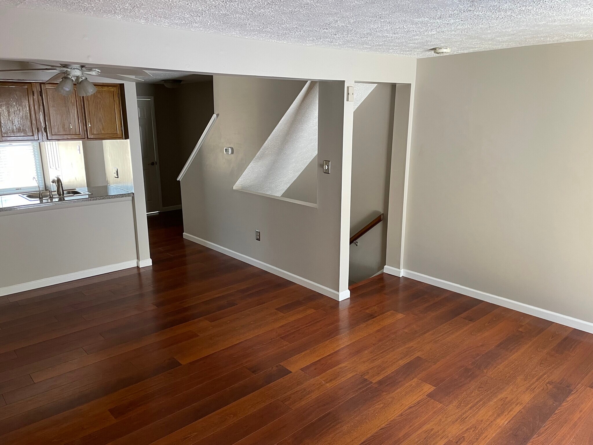 Building Photo - 2207 Hawthorne Drive