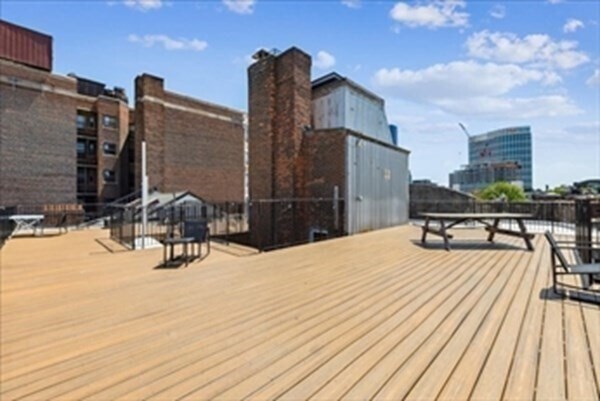 Building Photo - 521 Beacon St