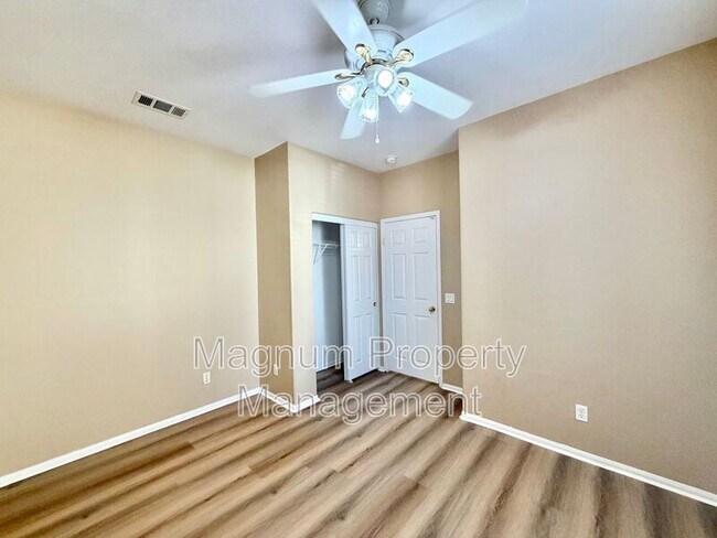 Building Photo - 29751 Maxmillian Ave