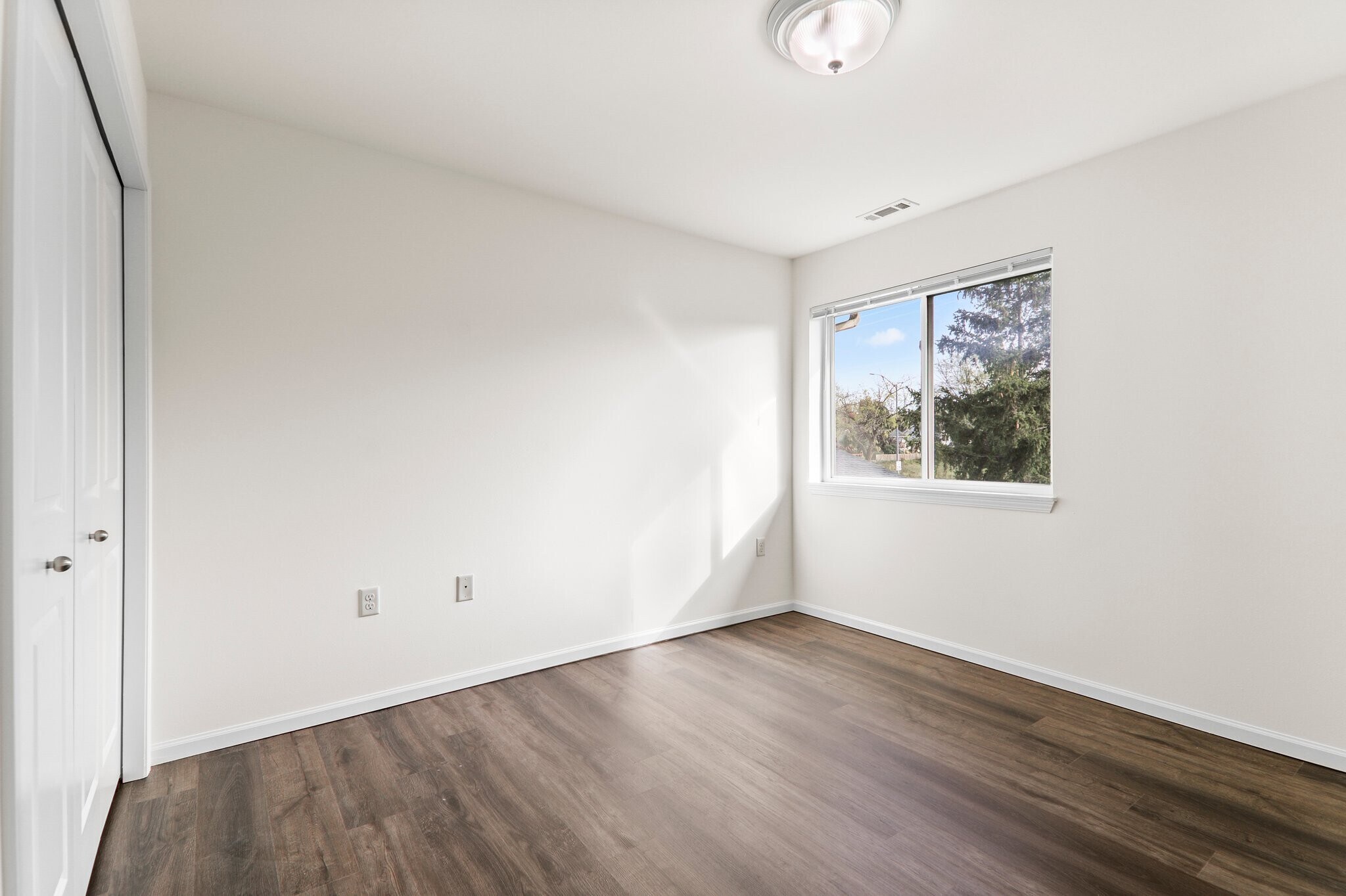 Building Photo - 838 N Thompson Dr