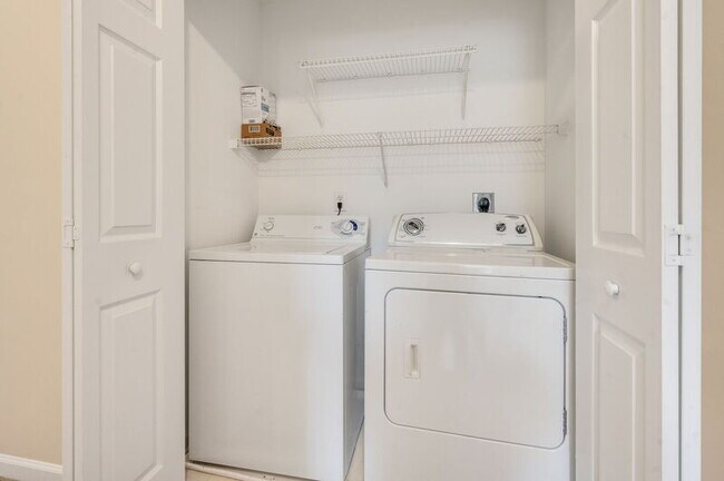 Building Photo - 2204 Valley Haven Dr