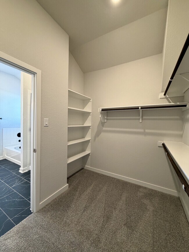 Building Photo - 14427 Inspiration Pt