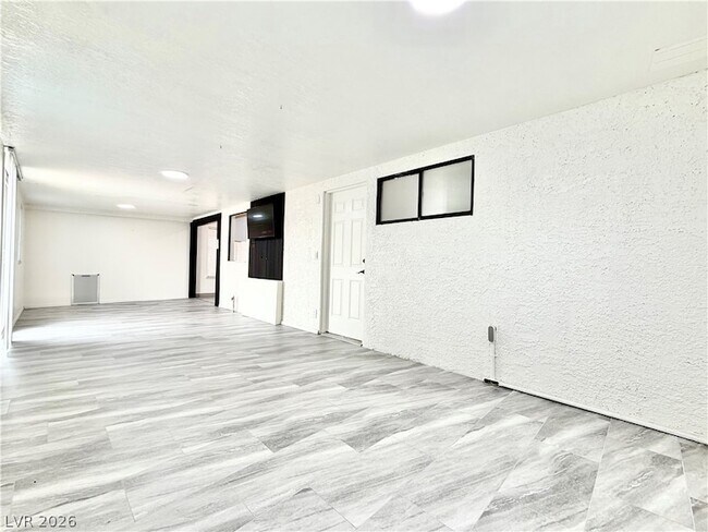 Building Photo - 6251 Desert Sun Dr