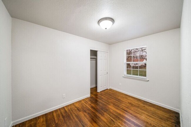 Building Photo - Move In SPECIAL! Beautifully Remodeled 2-B...