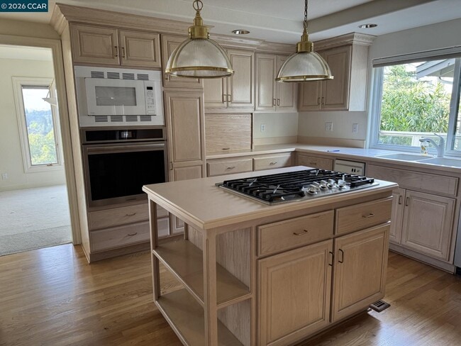 Building Photo - 1168 Alta Mesa