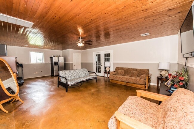 Building Photo - 1738 Red Bud Ln