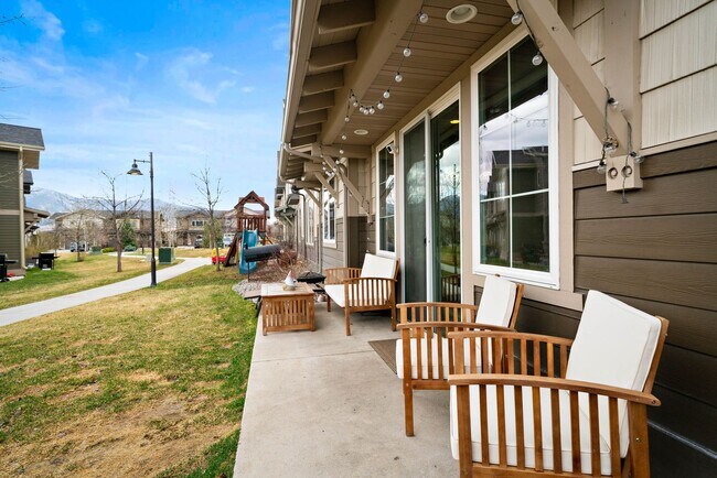 Building Photo - Modern 4-bedroom 3-bathroom Home