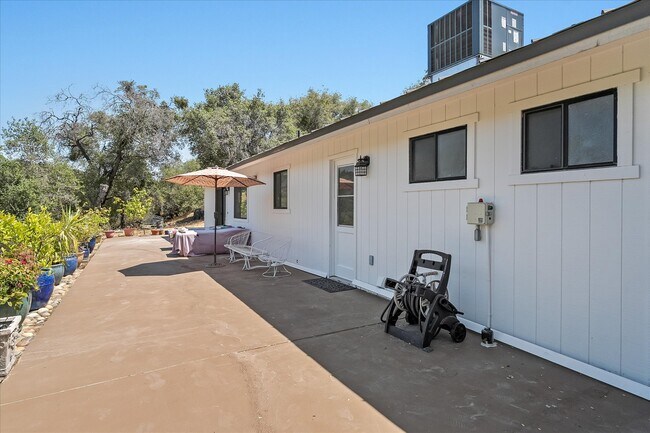 Building Photo - 44459 Lookout Ct