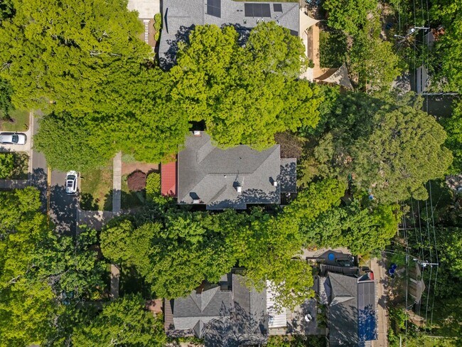 Building Photo - Stunning Historic 4-bedroom home in Trinit...