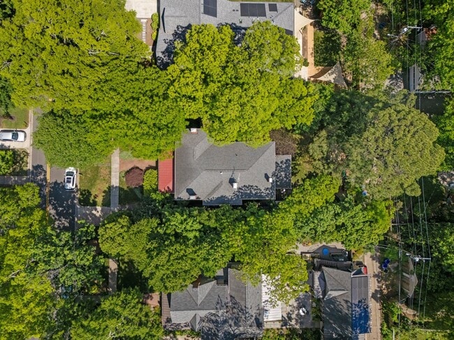 Building Photo - Stunning Historic 4-bedroom home in W Trin...