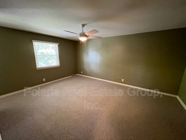 Building Photo - 8829 Rexford Rd