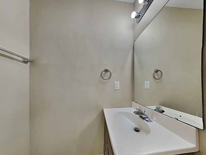 Building Photo - 6227 Dumont Ln