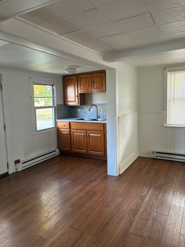 Building Photo - 251 Narrow Dr