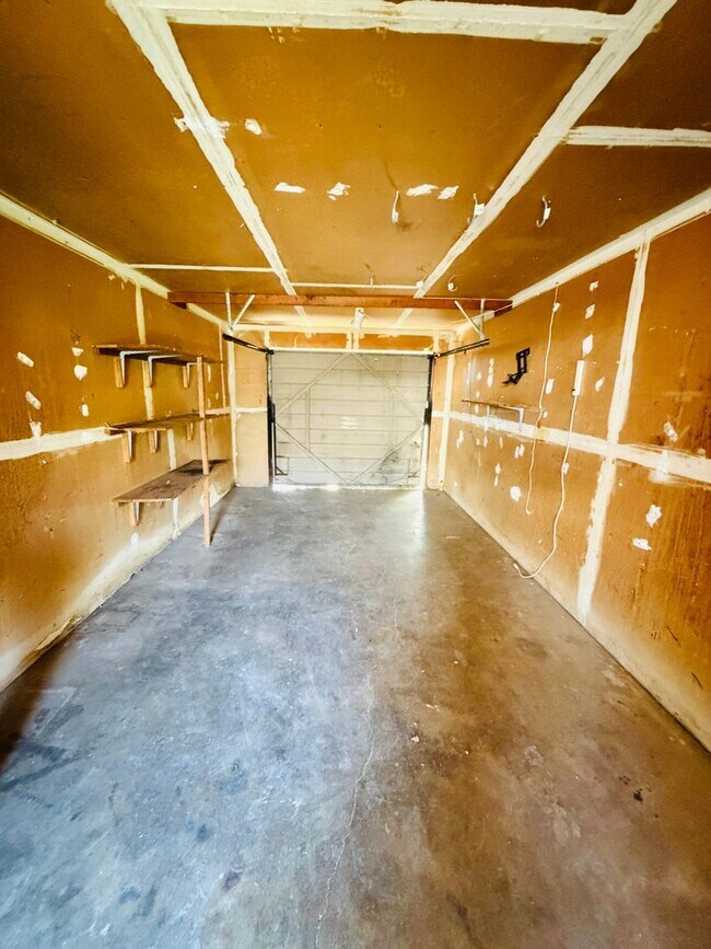 Building Photo - 203 W Benjamin Holt Dr