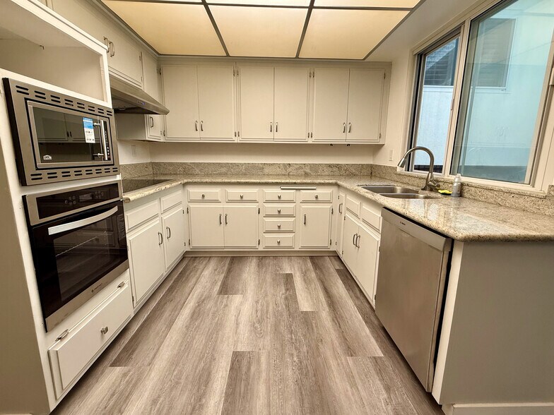 Newly renovated Kitchen - 3500 W Manchester Blvd