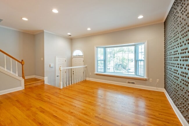 Building Photo - Great 3br 2.5 Bath Townhome in Rockville MD
