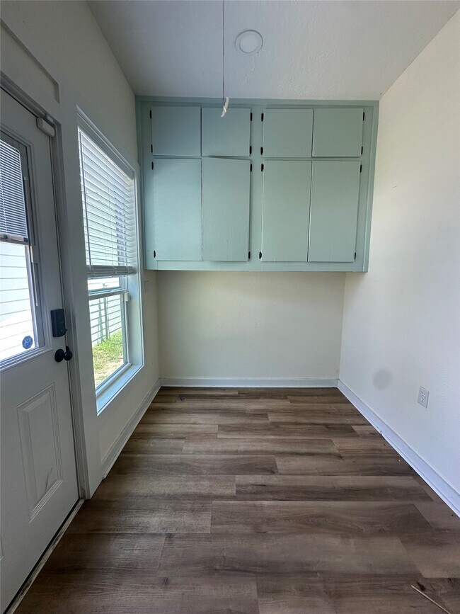 Building Photo - 3502 1st St