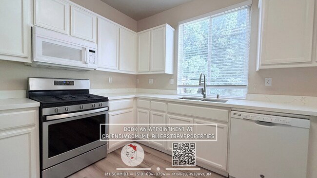Building Photo - Beautiful 3 bedroom home nestled in cozy Brentwood neighborhood!