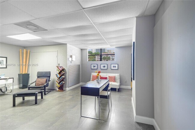 Building Photo - 200 Leslie Dr