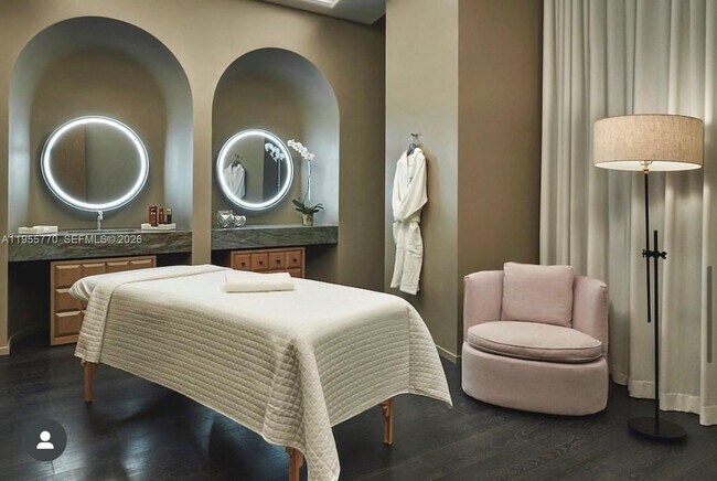 Building Photo - 801 S Miami Ave