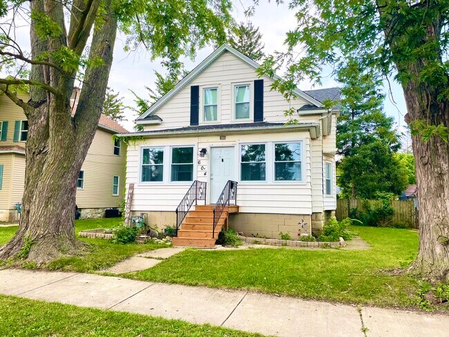 Building Photo - 604 Clement St