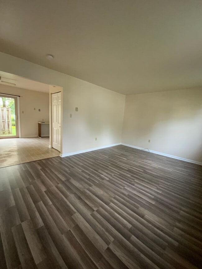 Building Photo - 223 Cross Keys Dr