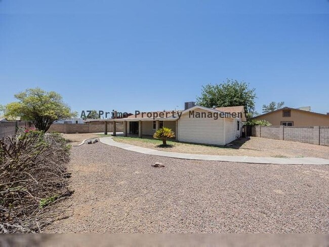 Building Photo - 8616 W Whitton Ave
