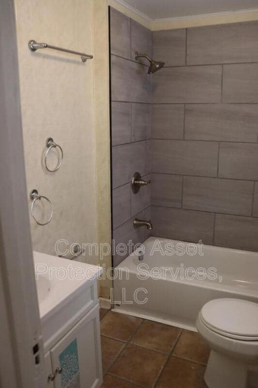 Building Photo - 718 Turner St