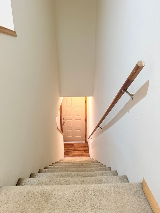 Building Photo - PRICE REDUCED! 2 Bedroom, 1.5 bath Townhou...