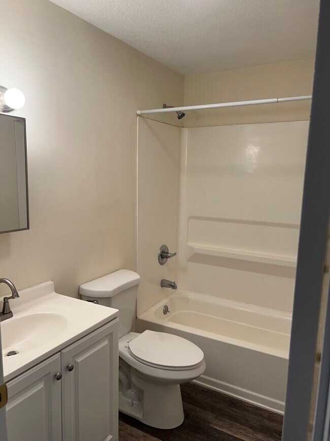 Building Photo - Holly Brook Apartments