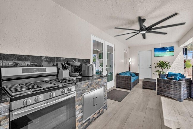 Building Photo - 252 Malibu Cir