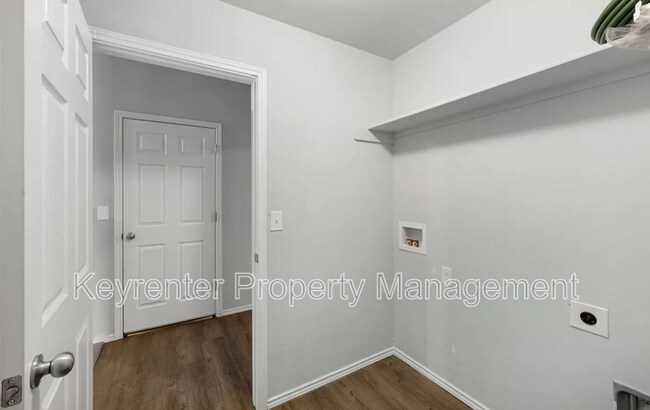 Building Photo - 1504 Chuck Wagon Dr