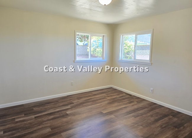 Building Photo - River Road Property for RENT!!!