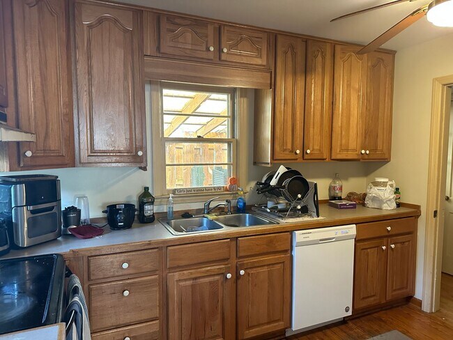 Building Photo - Unique 4 Bedroom with 2 Car Garage and out...