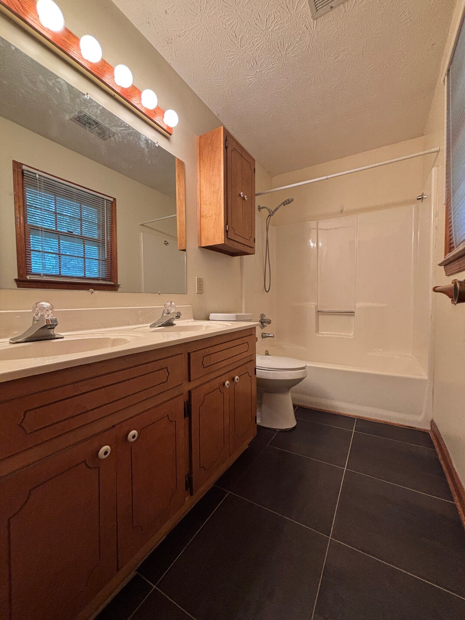 Master bath - 705 Alcovy Forest Dr