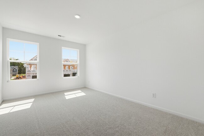 Building Photo - 216 Deercroft Dr