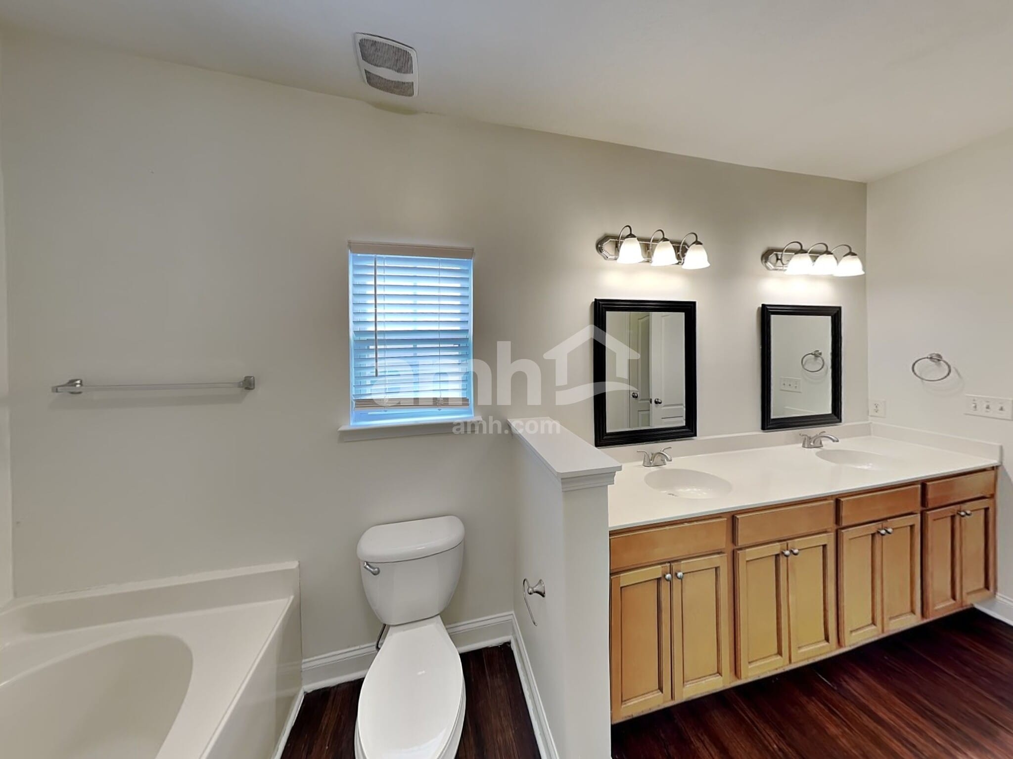 Building Photo - 1684 Woods Ln