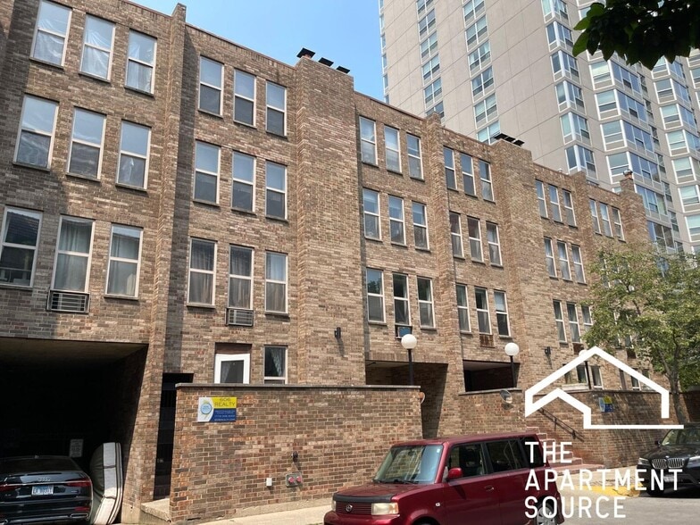 Building Photo - 744 W Gordon Terrace