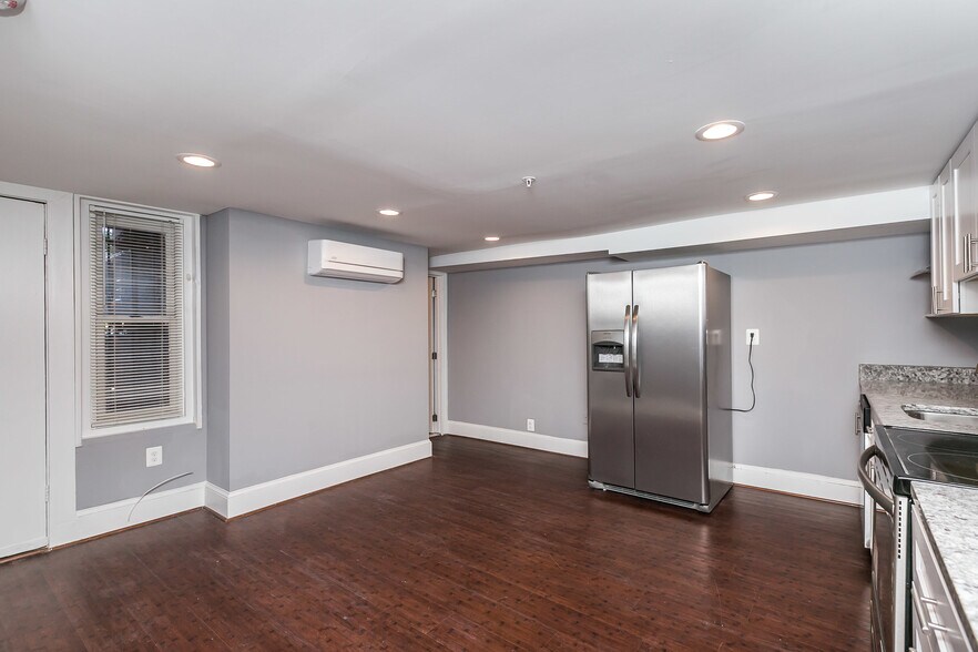 Building Photo - 1724 Saint Paul St