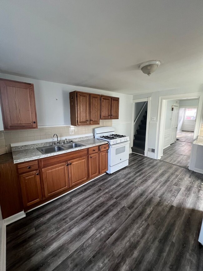 Building Photo - Renovated 2 BD, 1 BA Home in Lancaster!