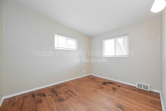 Building Photo - 701 S Simms St