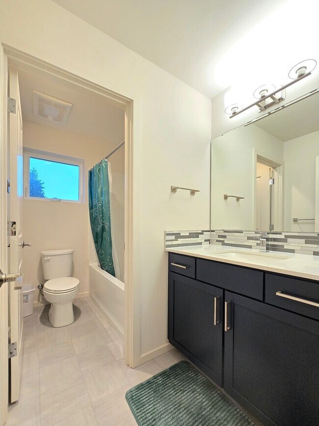 Building Photo - 4 Bedroom Townhome in Monroe - Pet Friendly - 1/2 1st Month Rent!