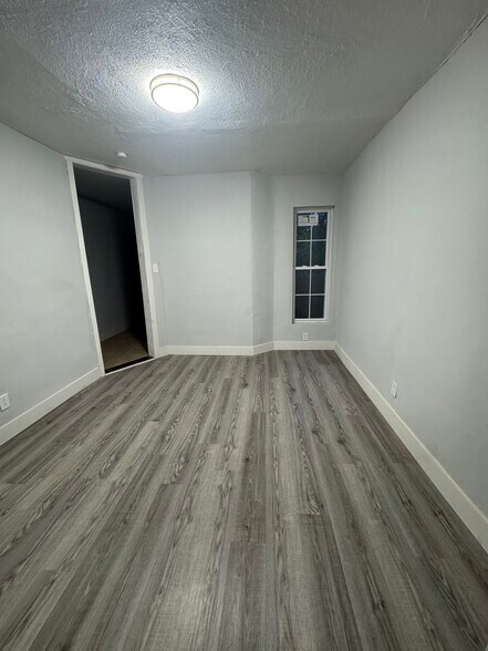 Building Photo - 5669 Matthews St