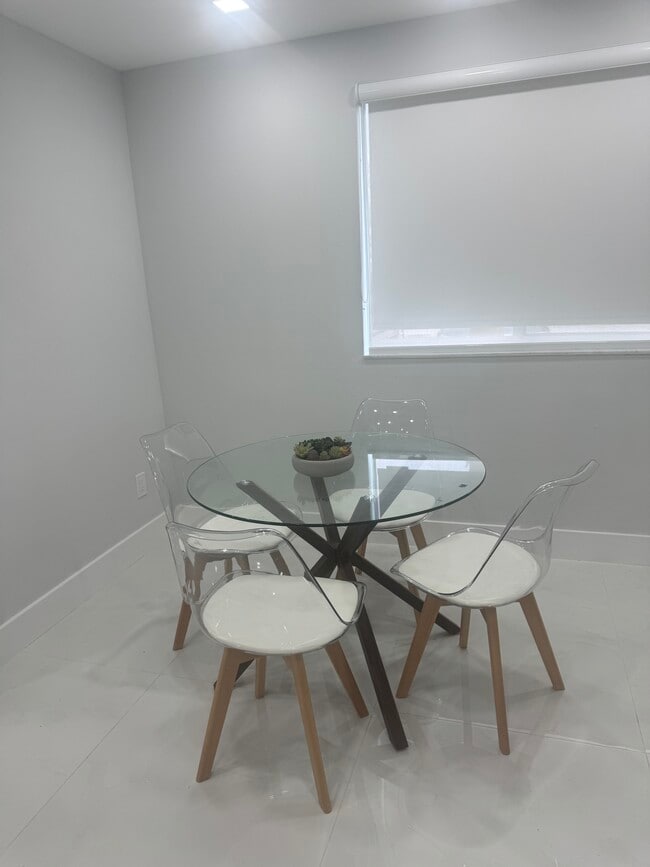 Diningroom - 2600 S University Dr