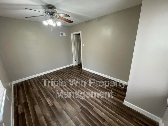 Building Photo - 19 S Schlueter Ave